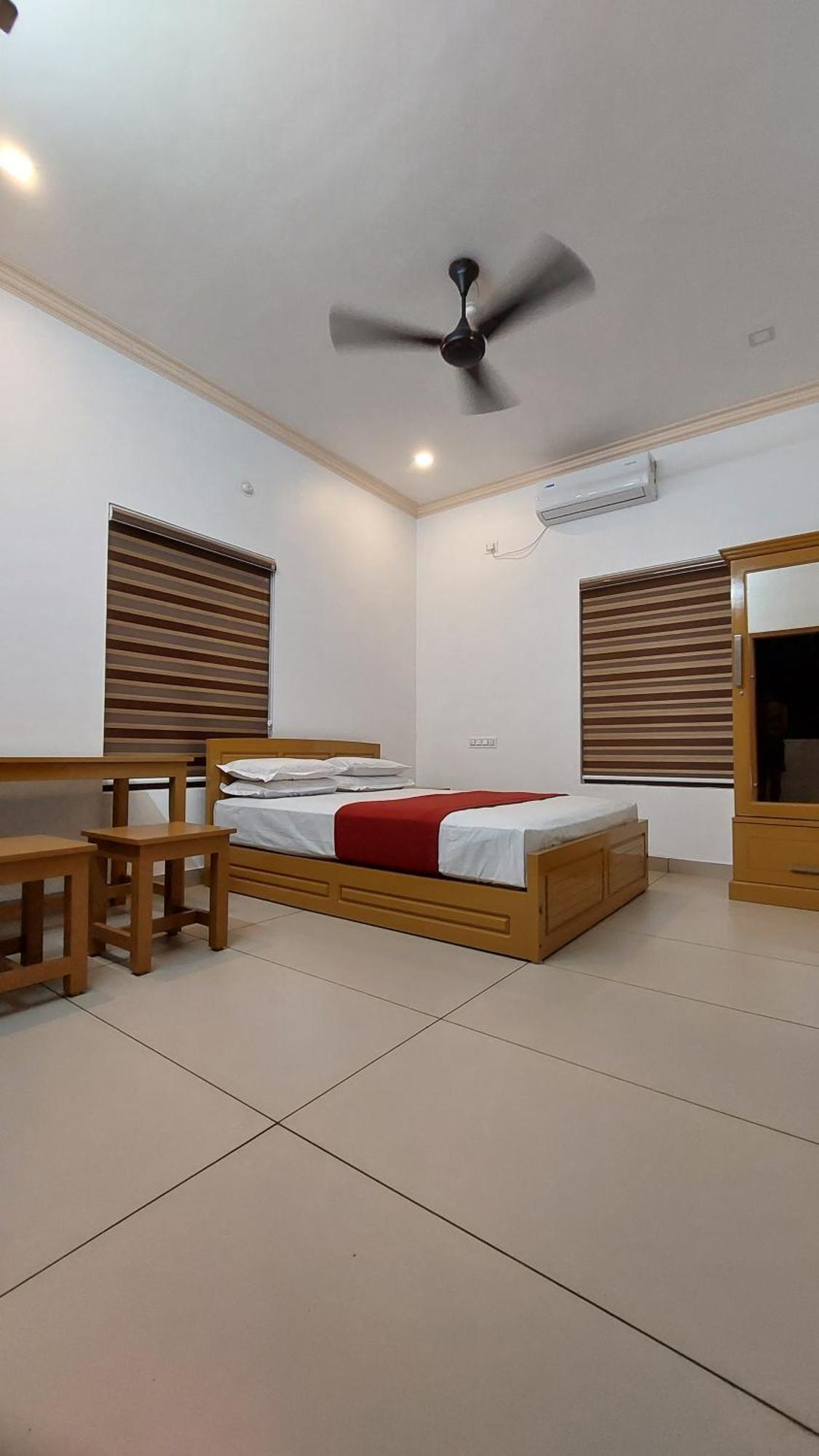 Water Gate Tourist Home And Resorts Mundrothuruth ภายนอก รูปภาพ