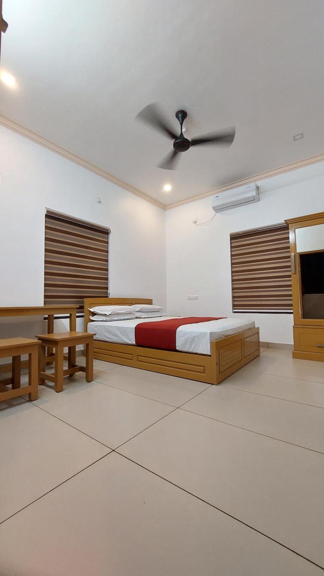 Water Gate Tourist Home And Resorts Mundrothuruth ภายนอก รูปภาพ